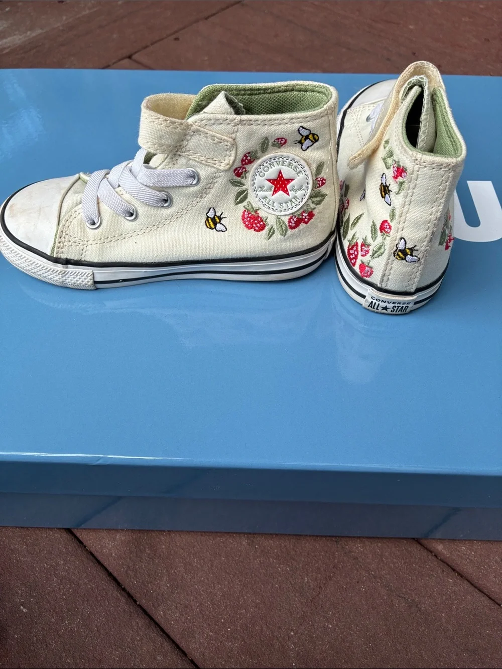 Converse Kids Cream High-Top Sneakers with Bee & Strawberry Embroidery